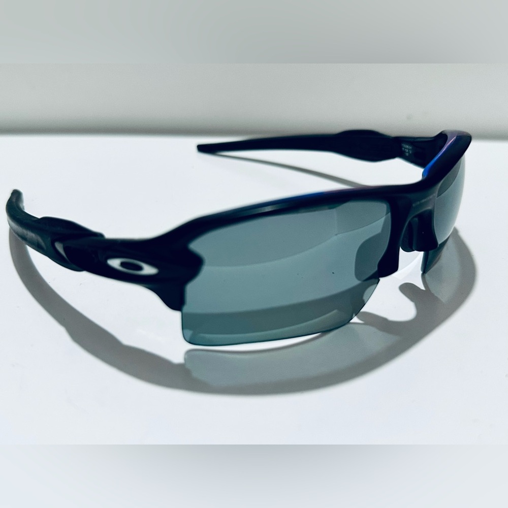 Brand New Oakley Flak 2.0 XL Sunglass Black Polarized & Positive Red Iridium